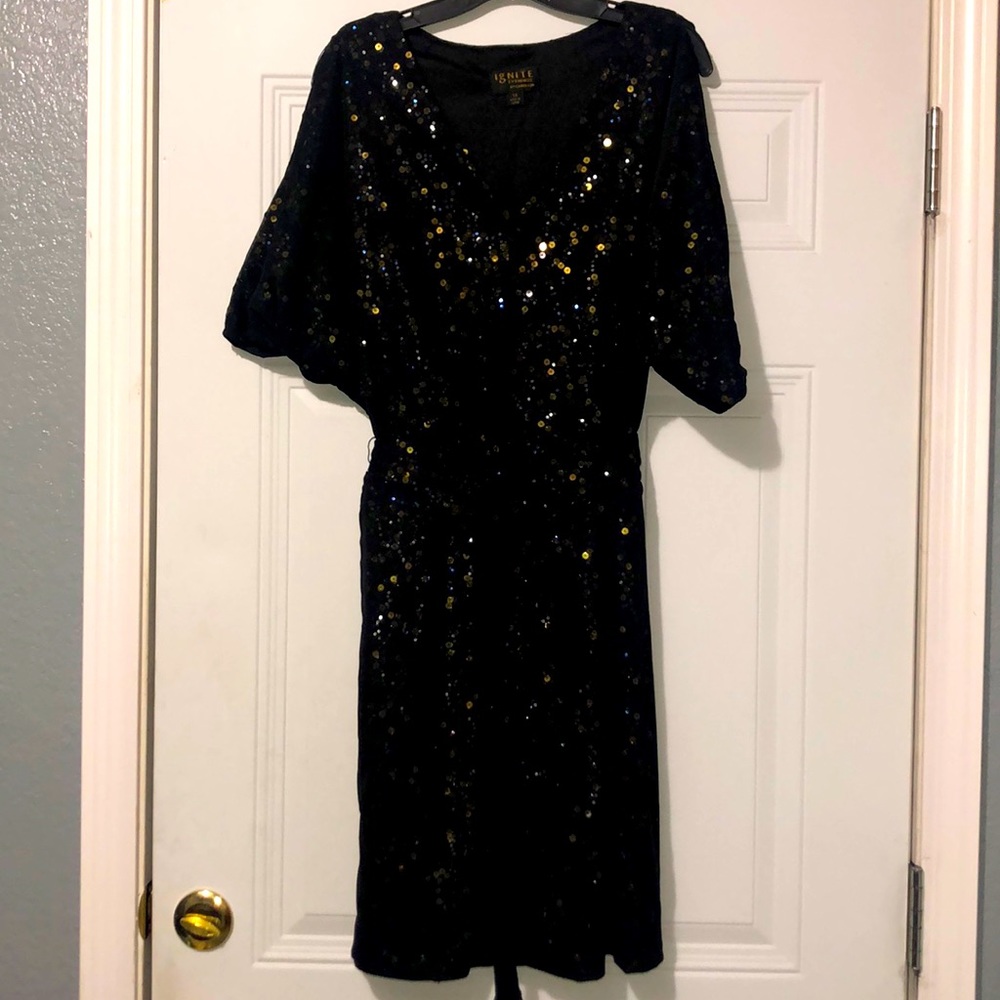 Beautiful Black Sequin Dress. Slits in the Sleeves. Wrap V-Neck. Size 14